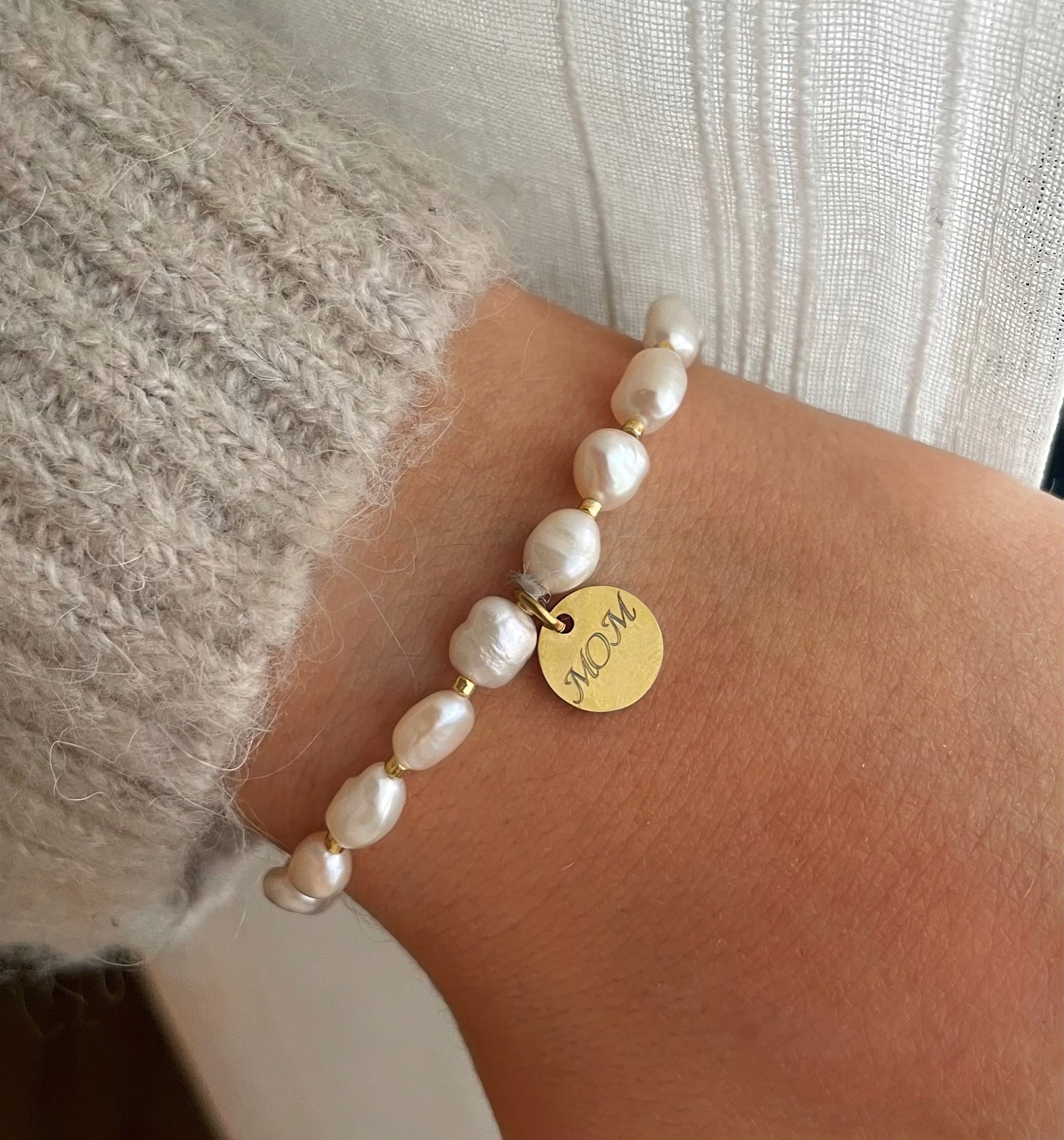 Ferskvannsperle armbånd "MOM"/vannfast