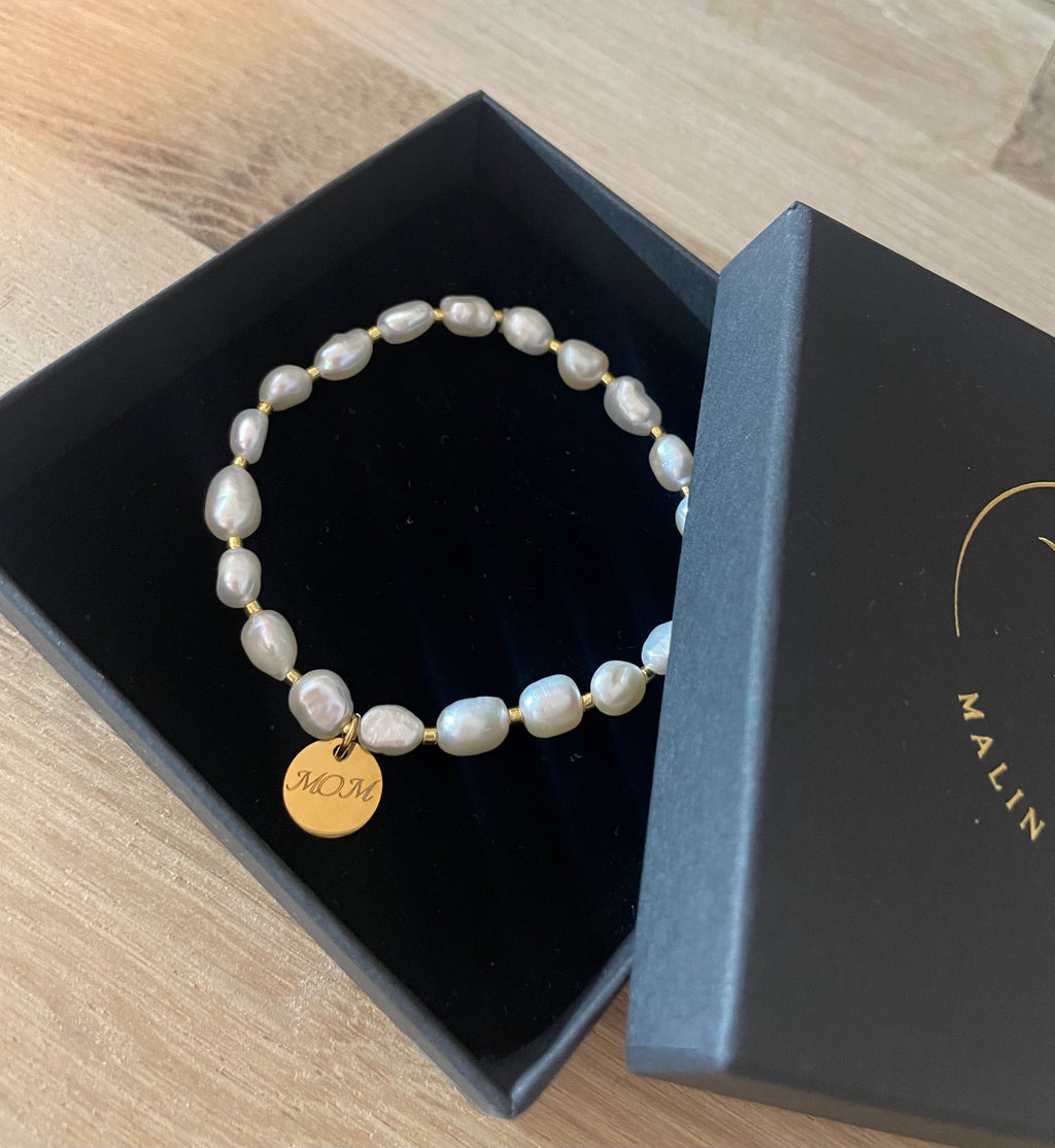 Ferskvannsperle armbånd "MOM"/vannfast