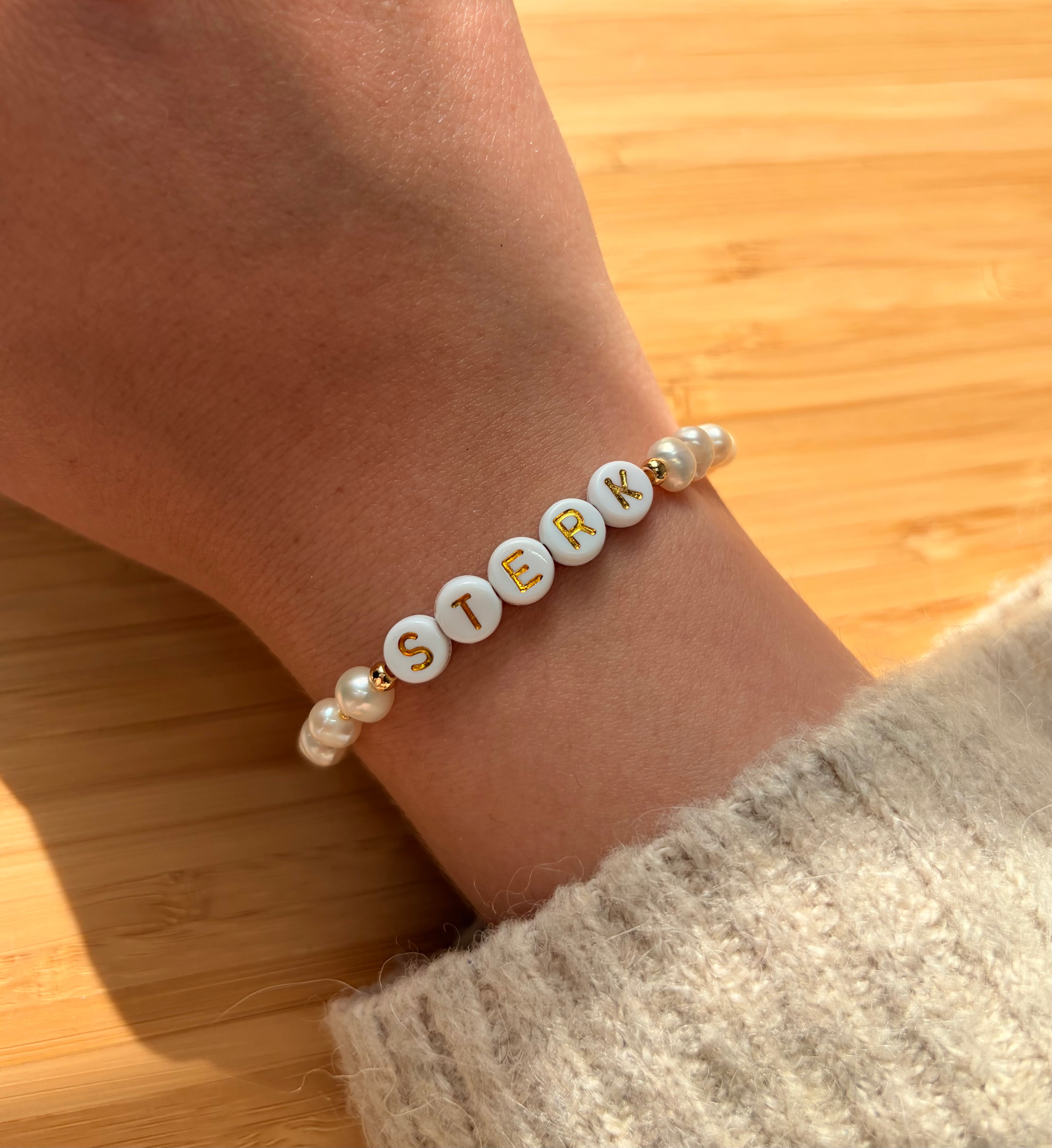 "Sterk" armbånd (ferskvannsperler)