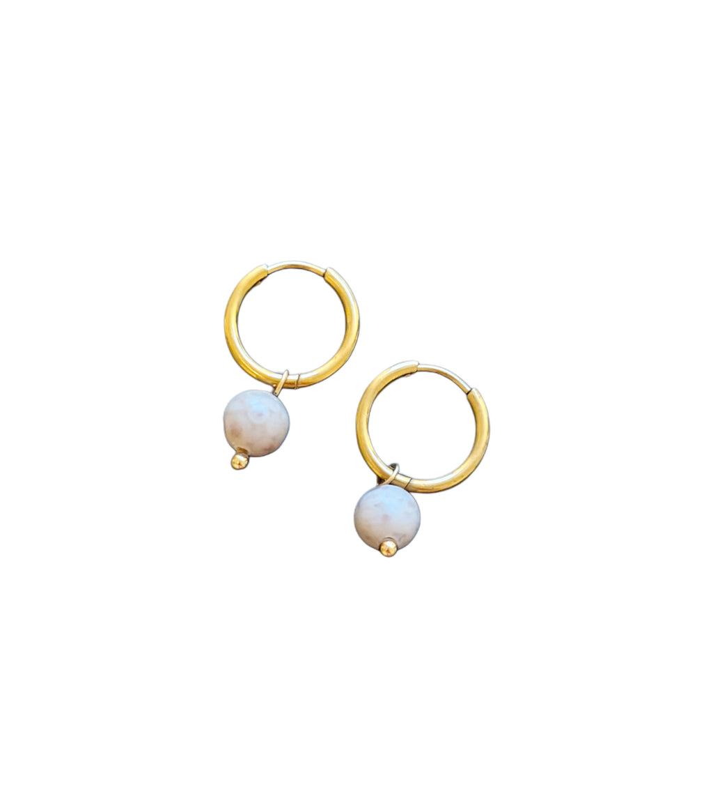 Perle øredobber beige (Hoops -  PVD coating)