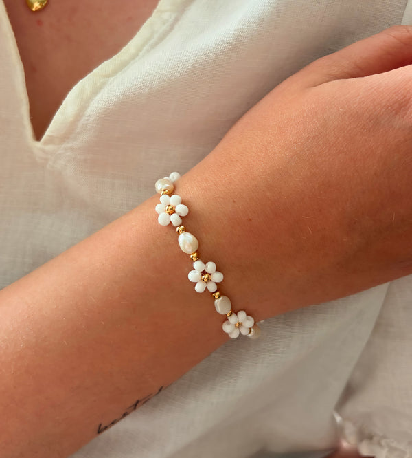 Hvit blomst armbånd (lås med forlenger)