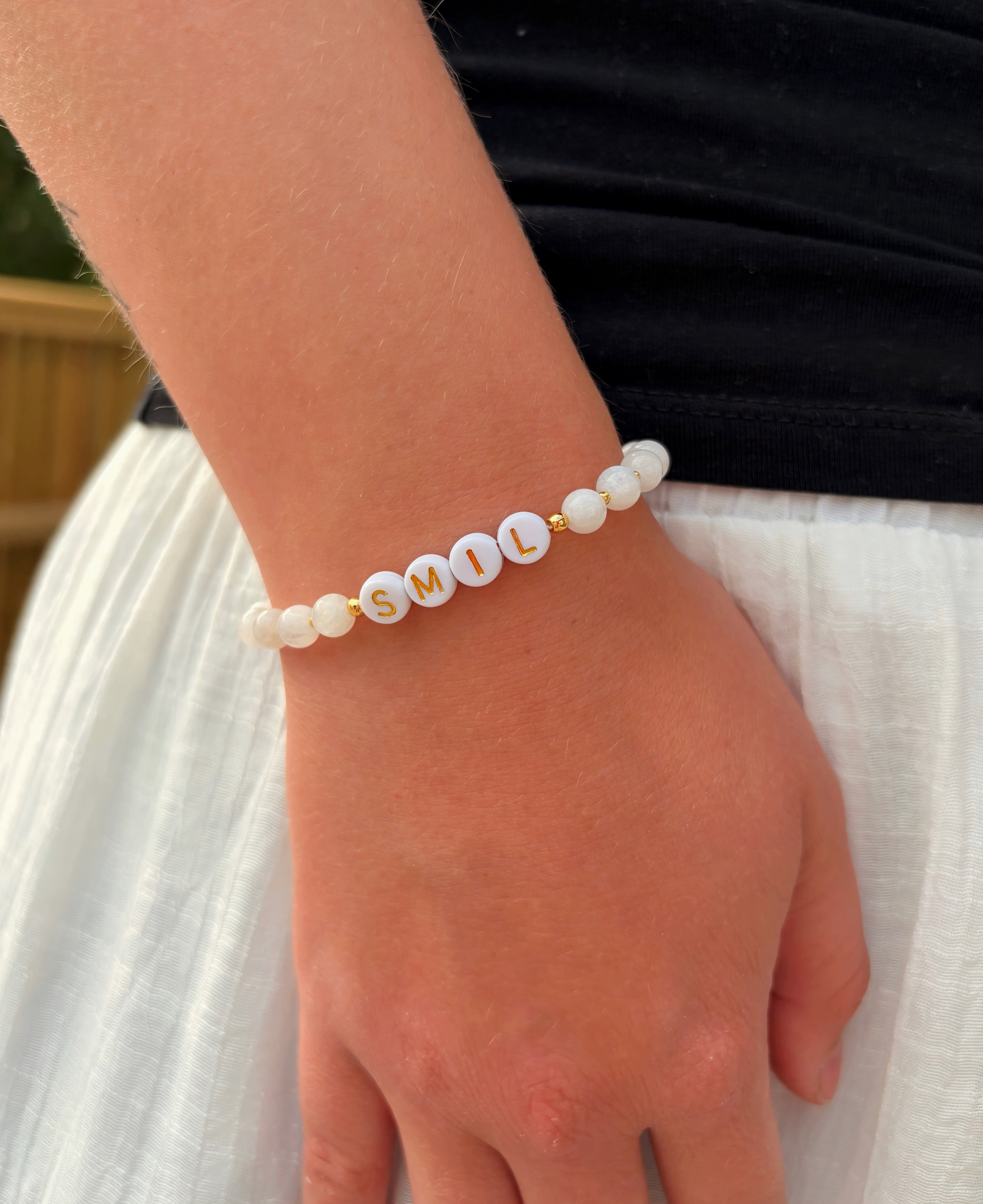 Valgfri tekst armbånd (Månesten perler, strikk)