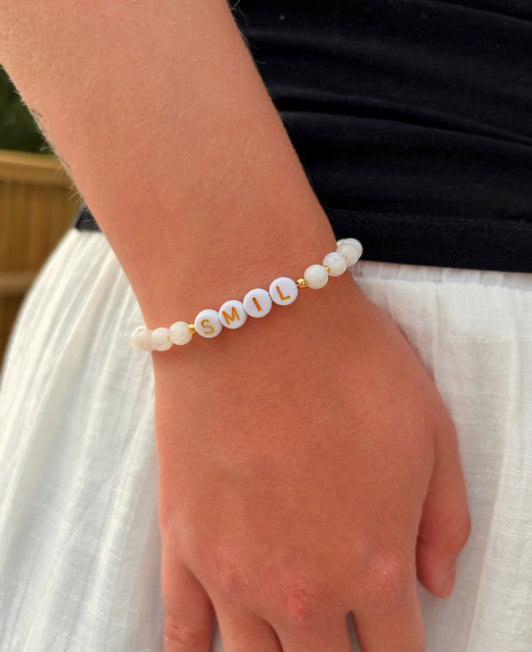 Valgfri tekst armbånd (Månesten perler, strikk)