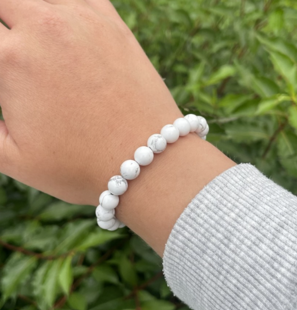 Hvit marmor armbånd (strikk)